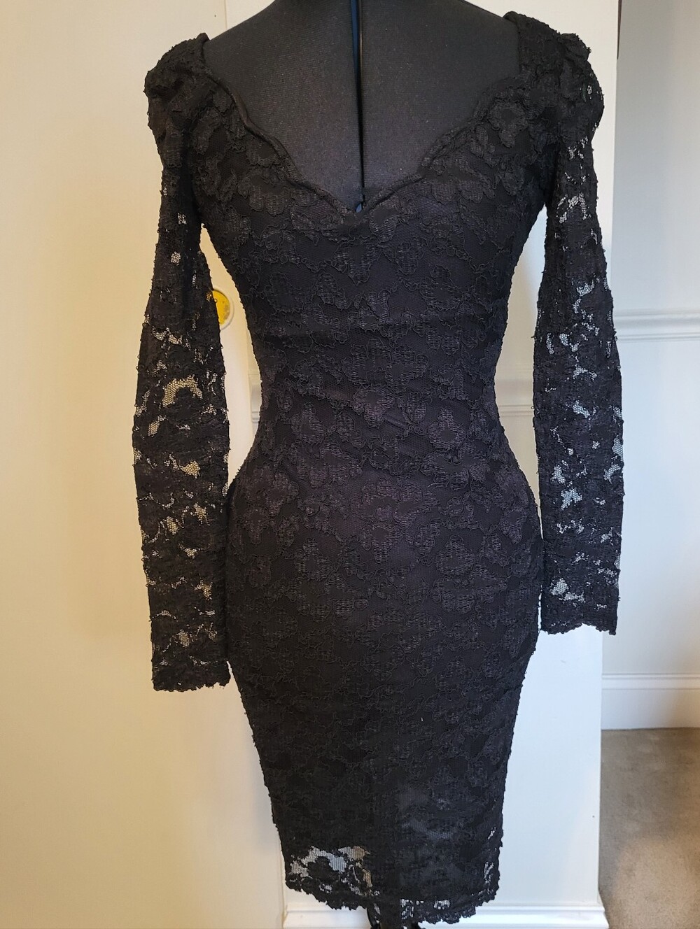 Black Lace Long-Sleeve Bodycon Dress -